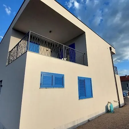 Mak Villa